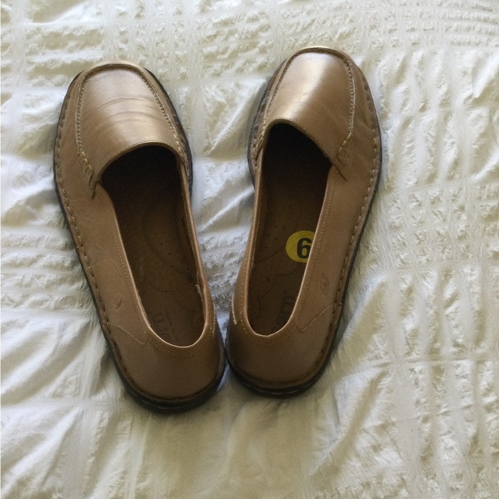 Born tan loafers